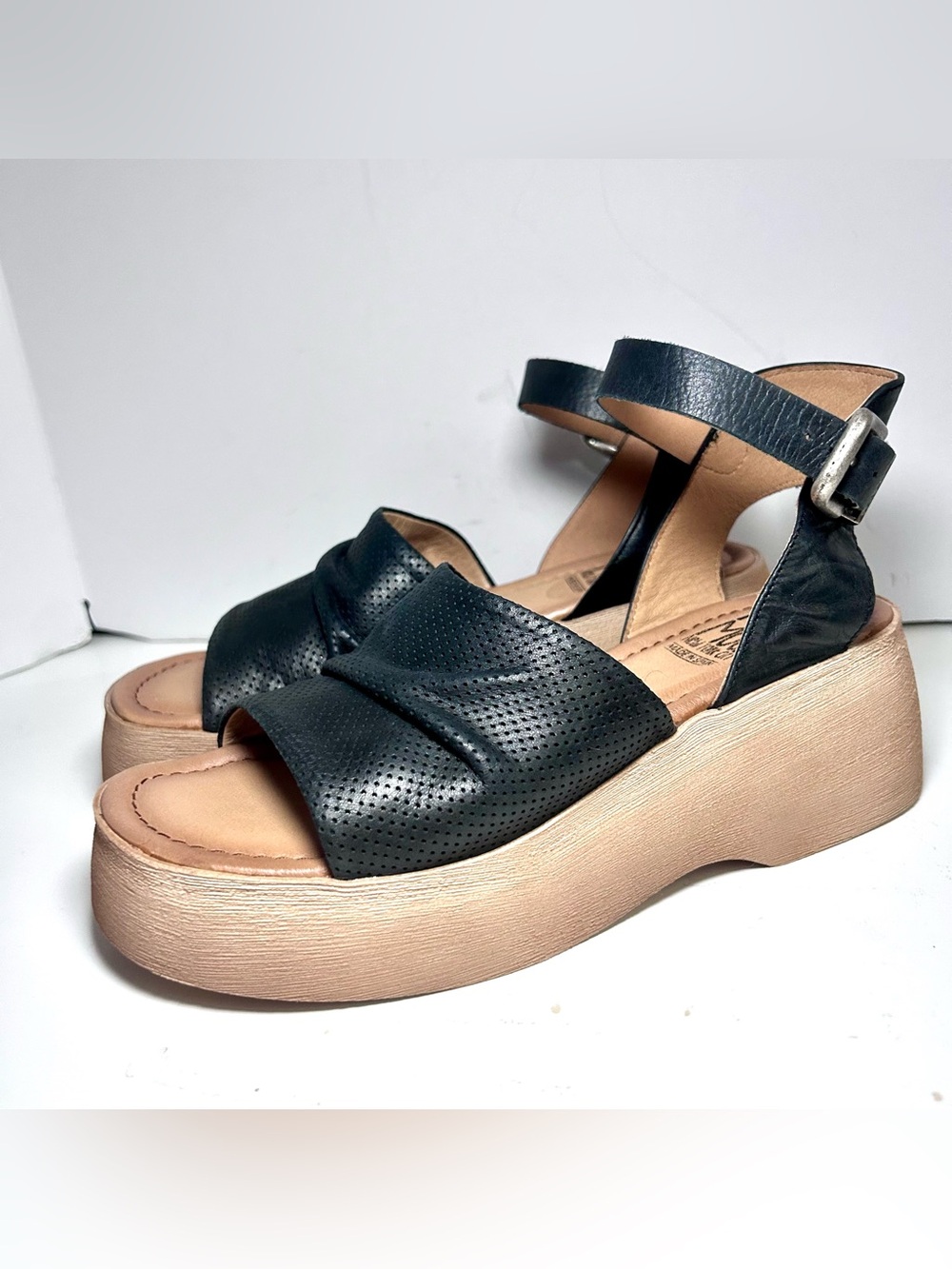 Miz Mooz Wonder Black Leather Platform Sandals Womenโs 8.5 US 39 EUR